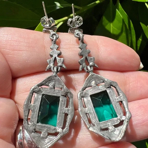 VINTAGE ART DECO STYLE EMERALD GREEN COLOR PASTE DANGLE DROP LONG EARRINGS
